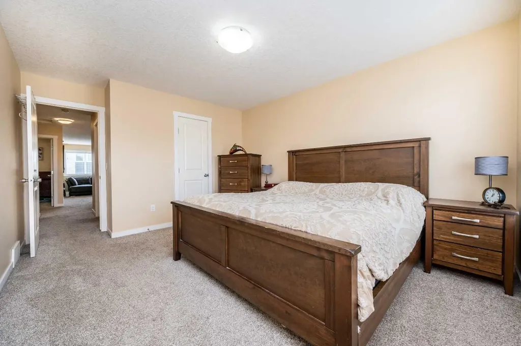 60 Covecreek Mews NE Calgary AB T3J 4V9