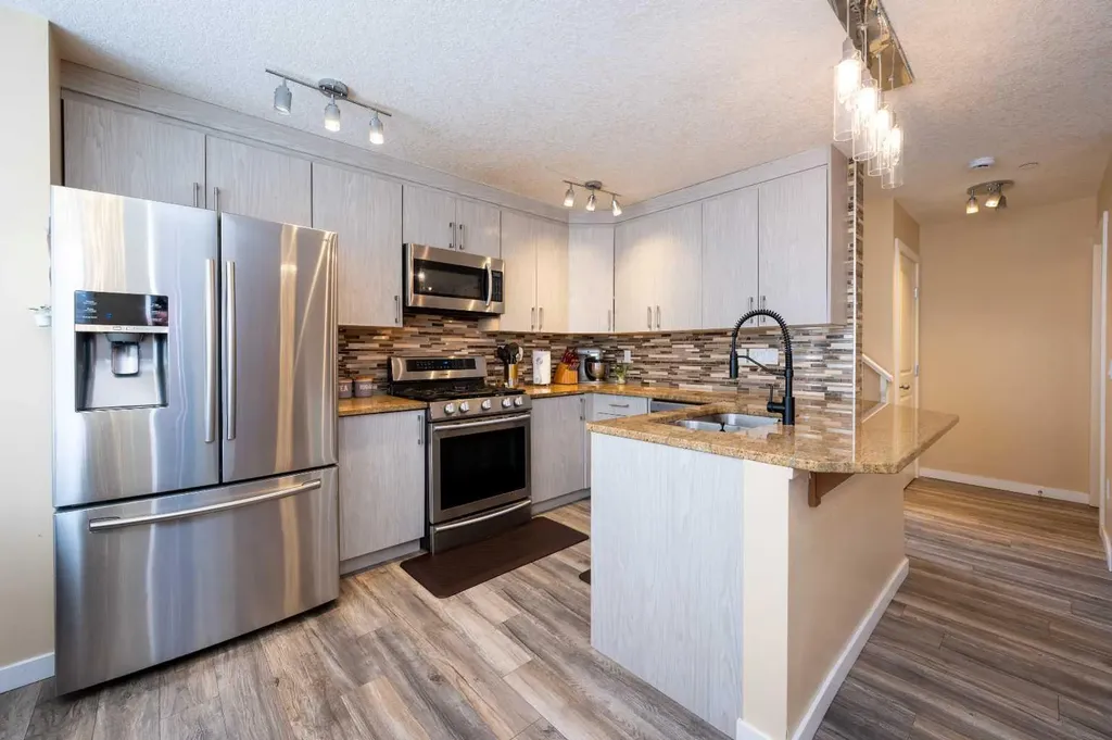 60 Covecreek Mews NE Calgary AB T3J 4V9