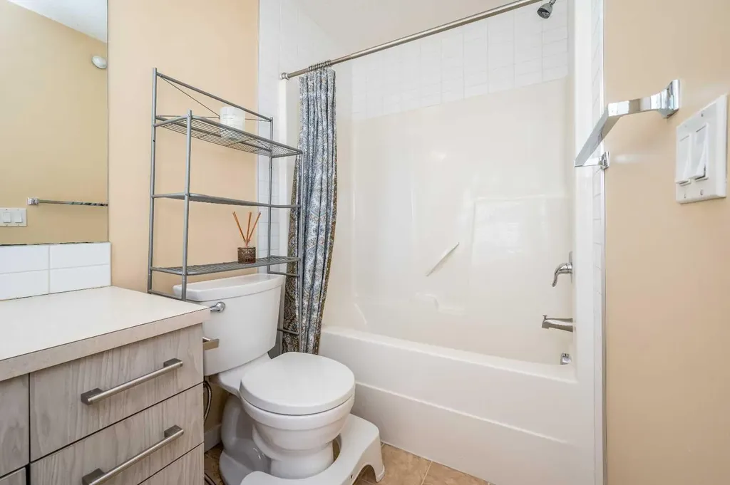 60 Covecreek Mews NE Calgary AB T3J 4V9