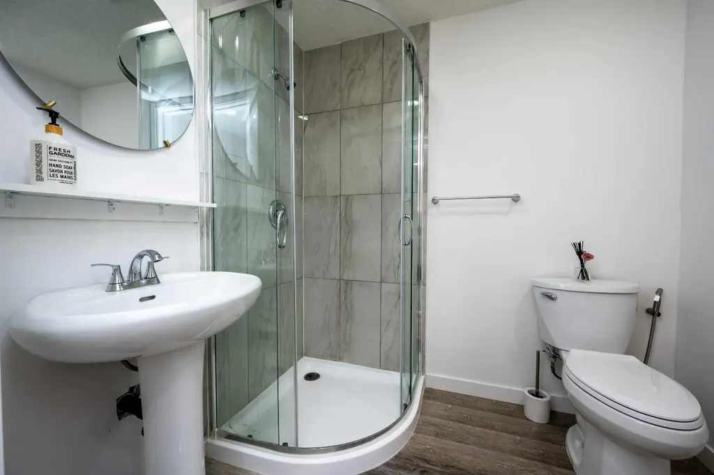 60 Covecreek Mews NE Calgary AB T3J 4V9