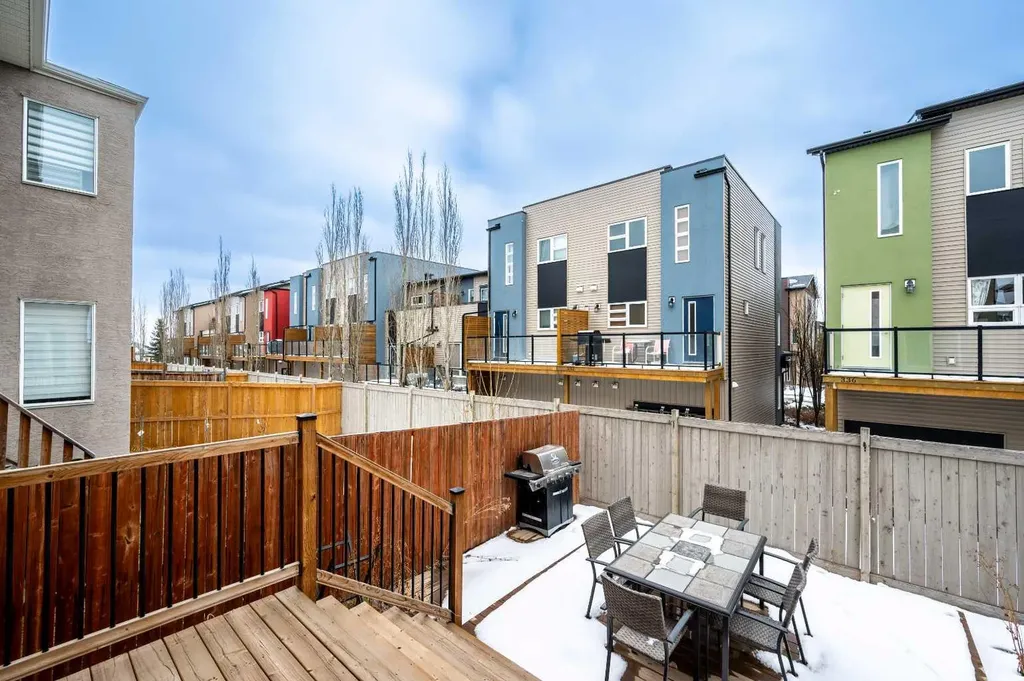 60 Covecreek Mews NE Calgary AB T3J 4V9