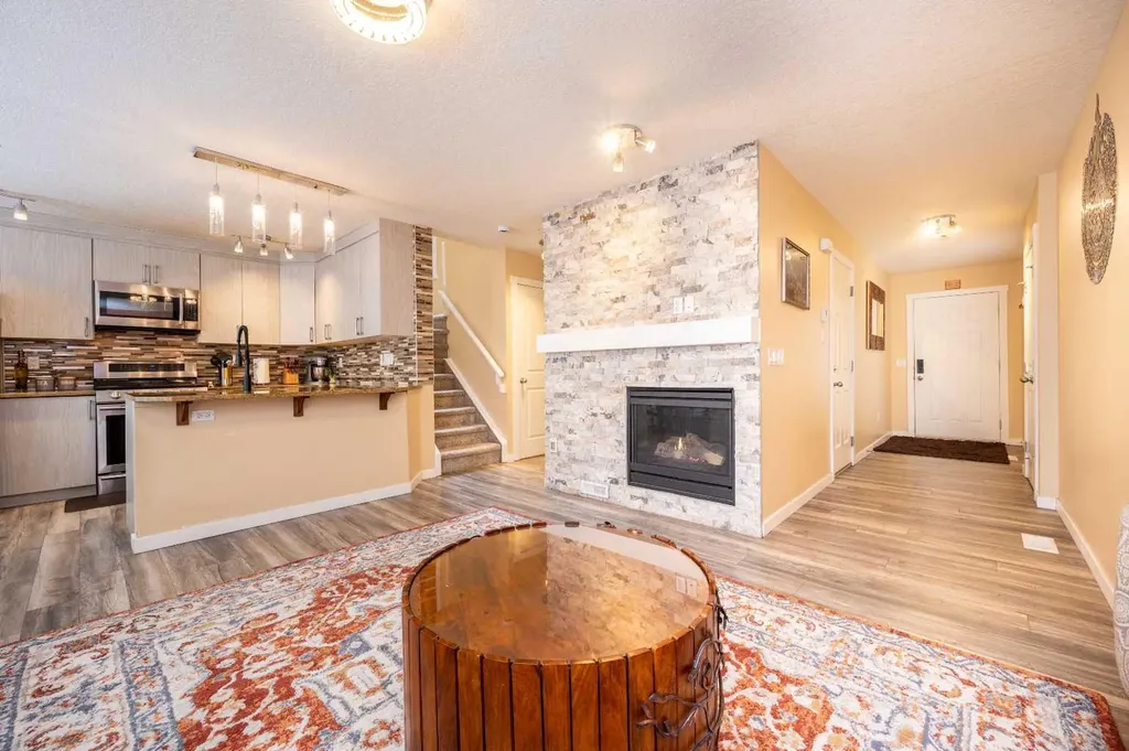 60 Covecreek Mews NE Calgary AB T3J 4V9