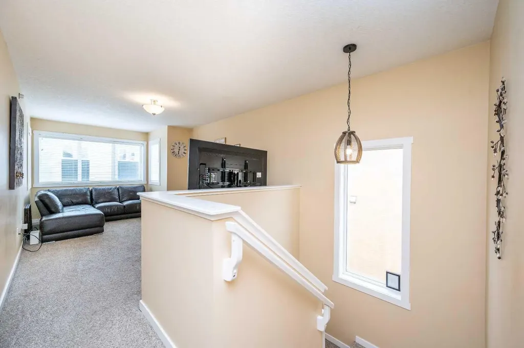 60 Covecreek Mews NE Calgary AB T3J 4V9