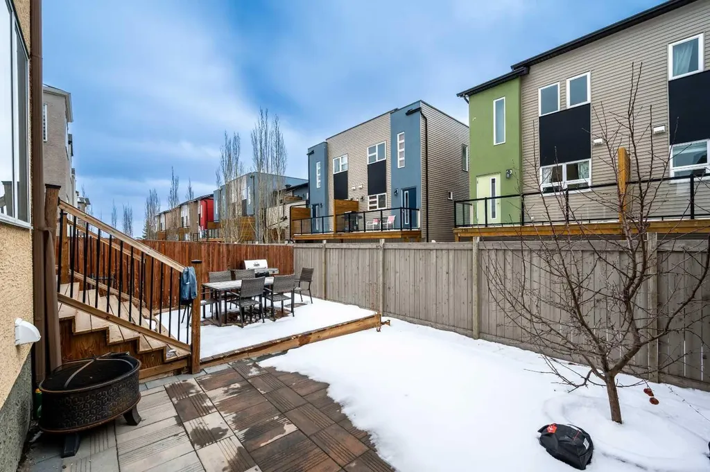 60 Covecreek Mews NE Calgary AB T3J 4V9