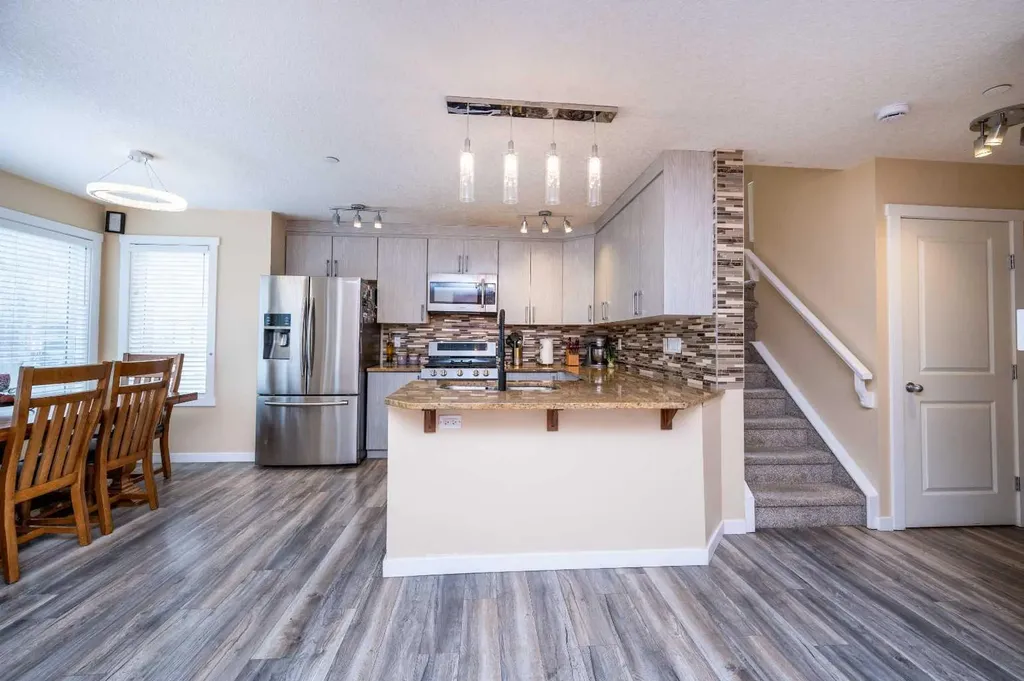 60 Covecreek Mews NE Calgary AB T3J 4V9