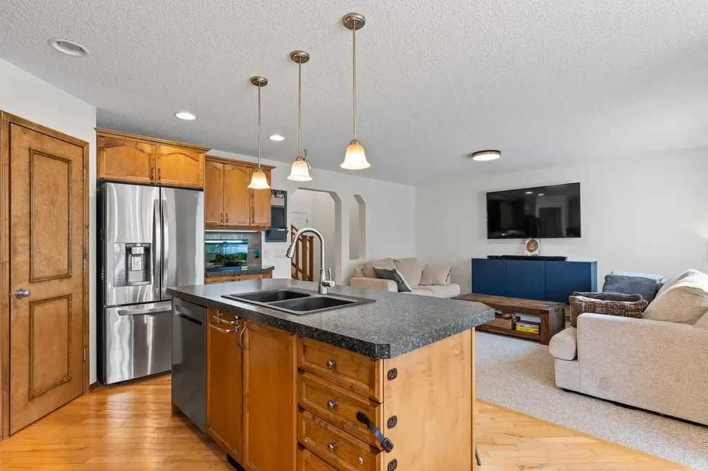921 Cranston Drive SE Calgary AB T3M 1E3