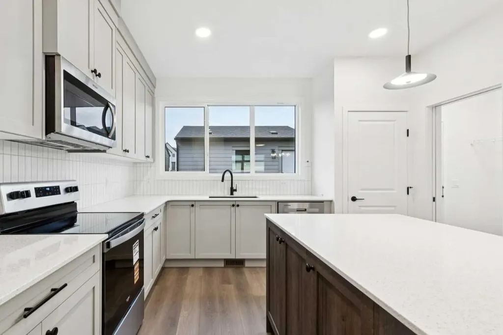 28 Bluerock Terrace SW Calgary AB T2Y0V8