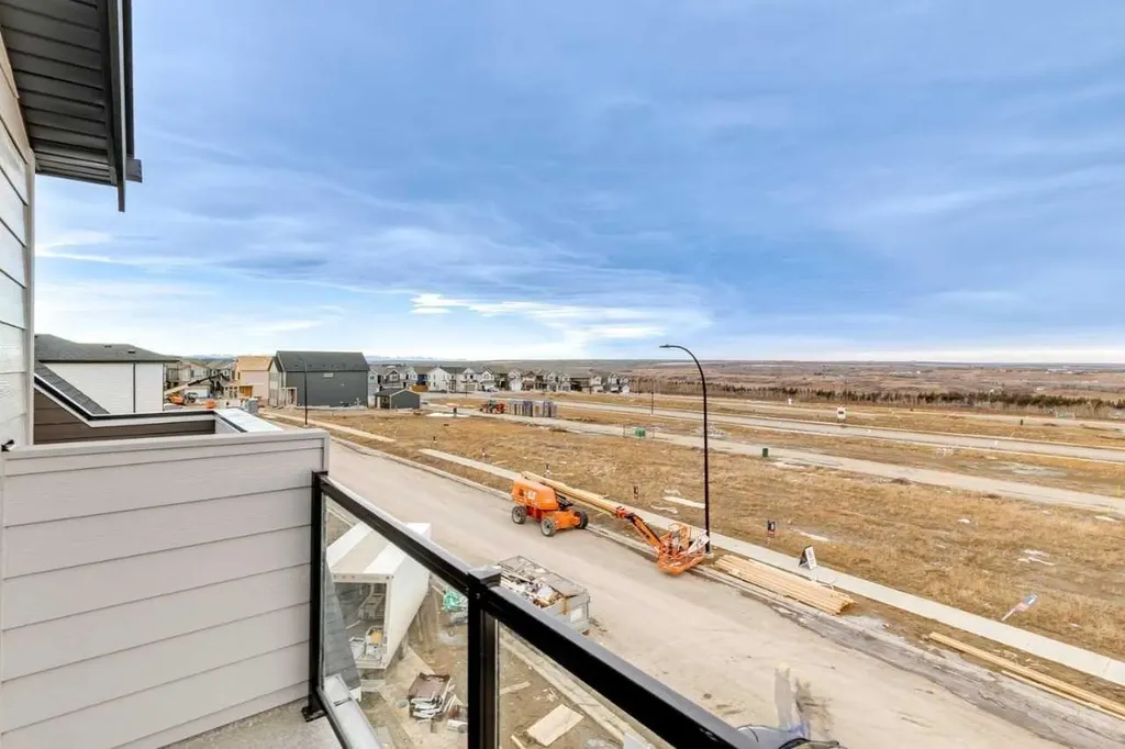 28 Bluerock Terrace SW Calgary AB T2Y0V8
