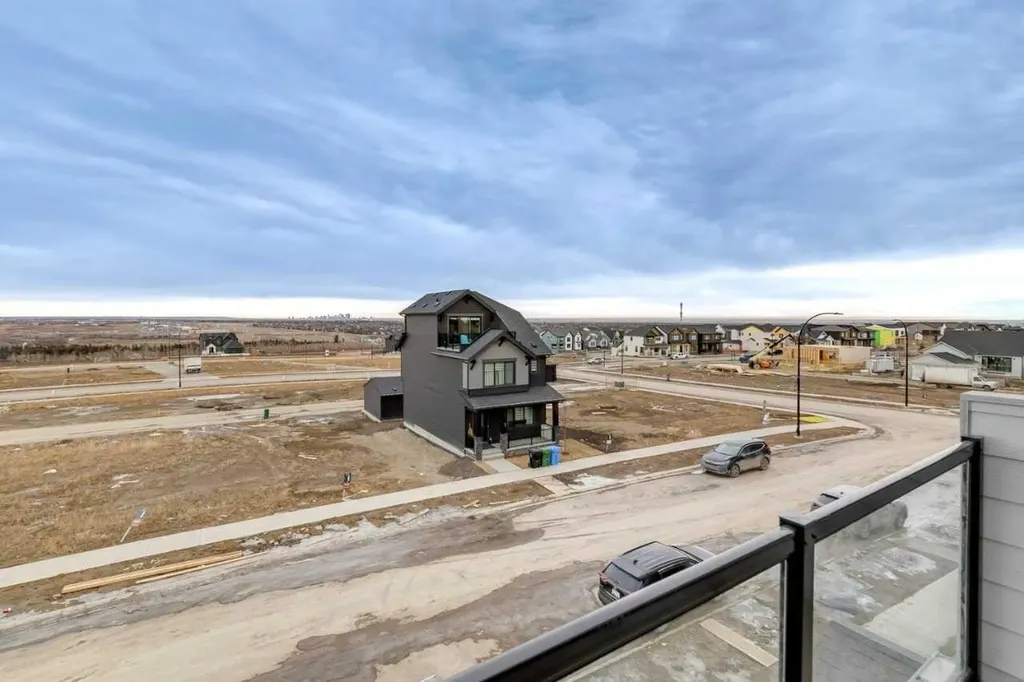 28 Bluerock Terrace SW Calgary AB T2Y0V8