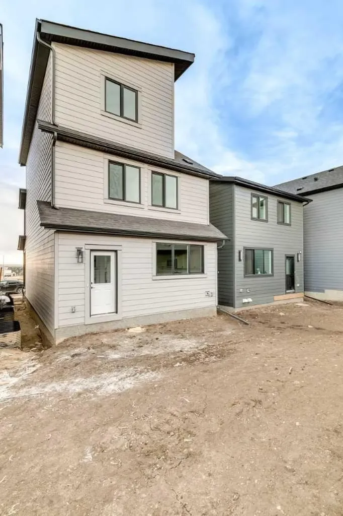 28 Bluerock Terrace SW Calgary AB T2Y0V8
