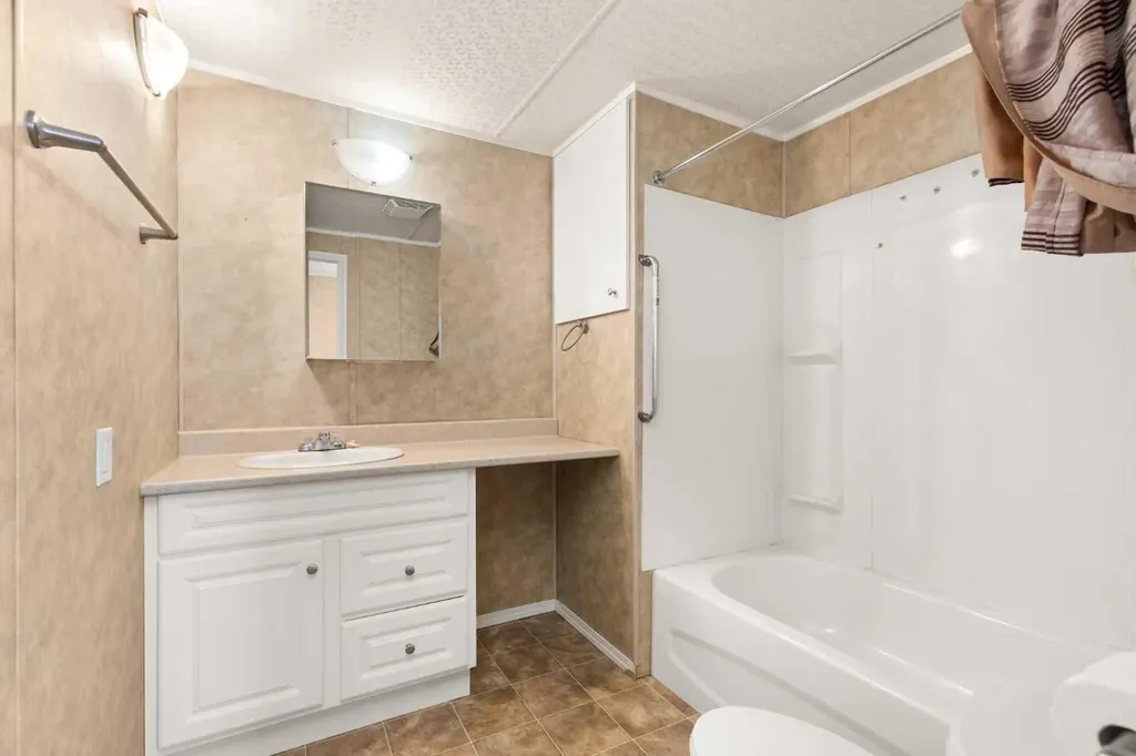 4000 13 Avenue SE Medicine Hat AB T1B 1J3