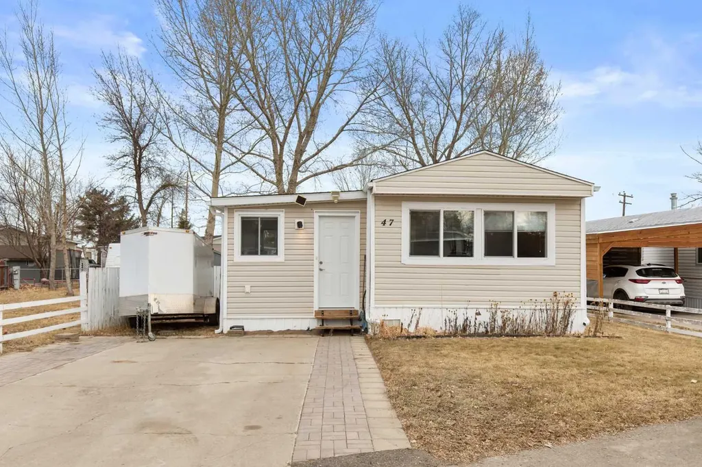 4000 13 Avenue SE Medicine Hat AB T1B 1J3