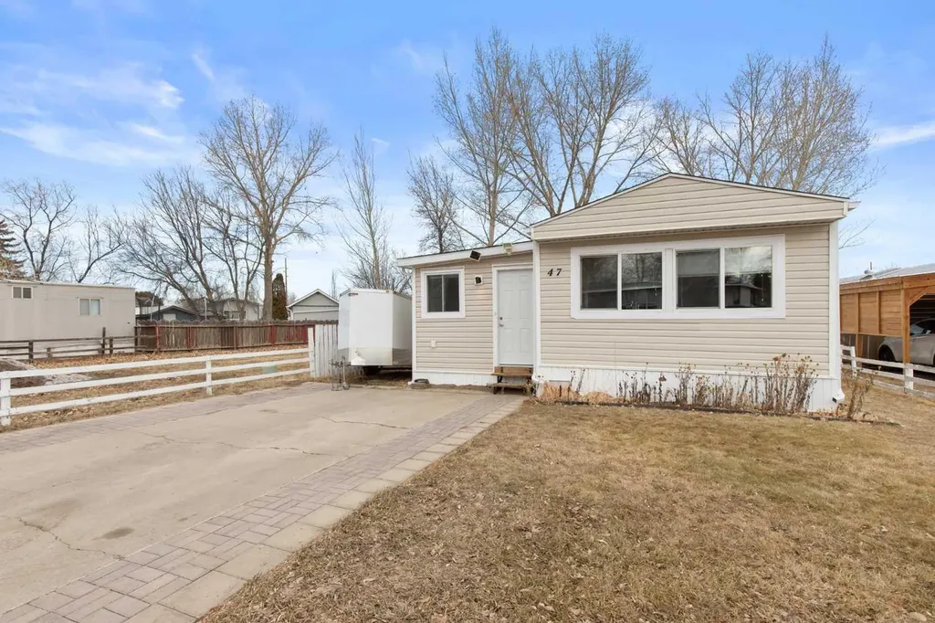 4000 13 Avenue SE Medicine Hat AB T1B 1J3