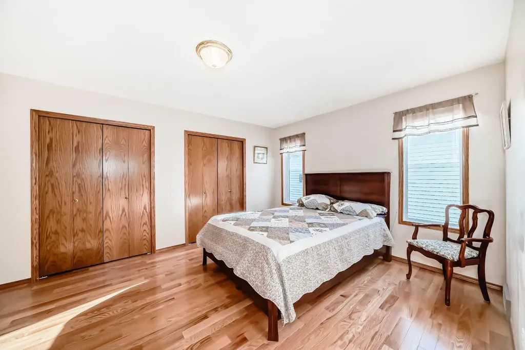 32 West Mackay Crescent Cochrane AB T4C 1J9