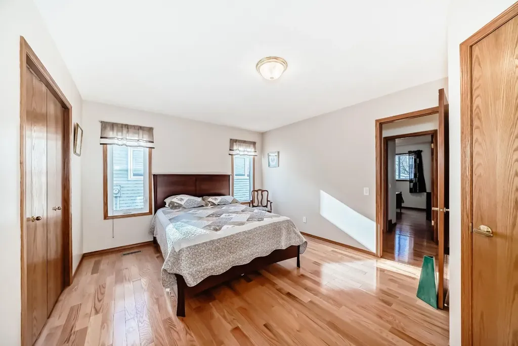 32 West Mackay Crescent Cochrane AB T4C 1J9