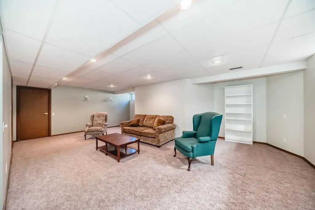 32 West Mackay Crescent Cochrane AB T4C 1J9
