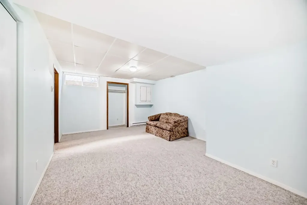 32 West Mackay Crescent Cochrane AB T4C 1J9