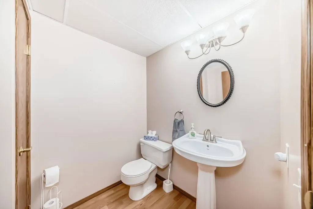 32 West Mackay Crescent Cochrane AB T4C 1J9