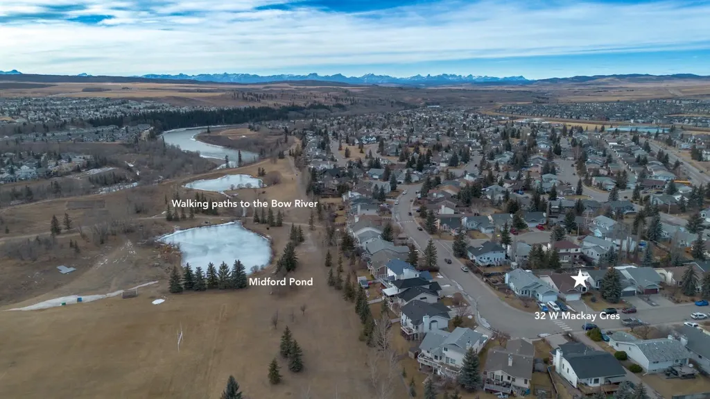 32 West Mackay Crescent Cochrane AB T4C 1J9
