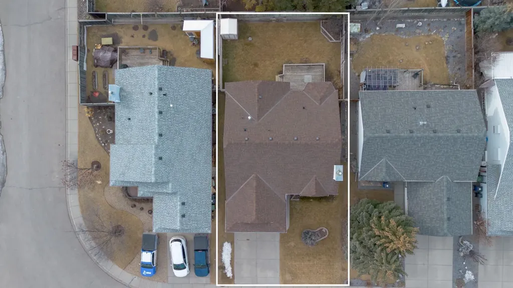 32 West Mackay Crescent Cochrane AB T4C 1J9