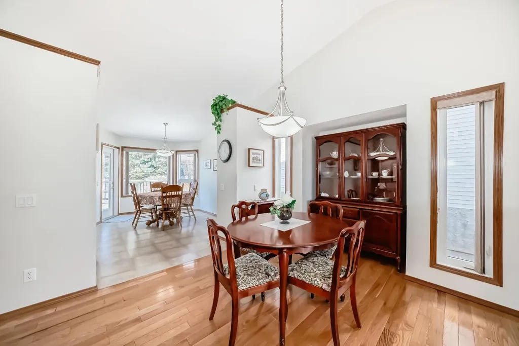 32 West Mackay Crescent Cochrane AB T4C 1J9