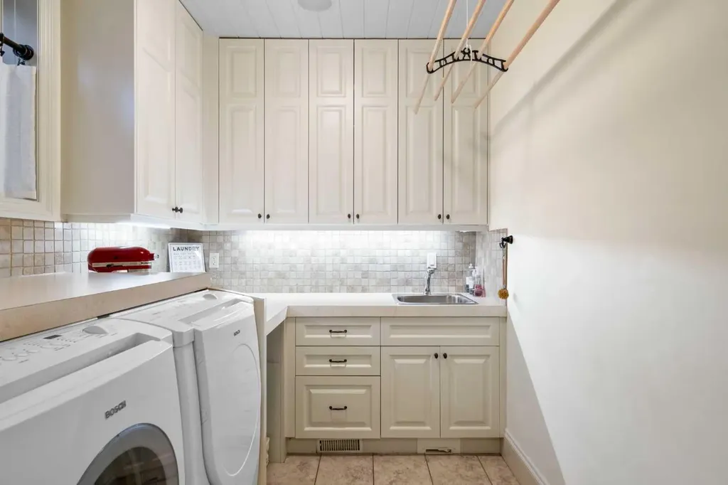 2905 Carleton Street SW Calgary AB T2T 3L1
