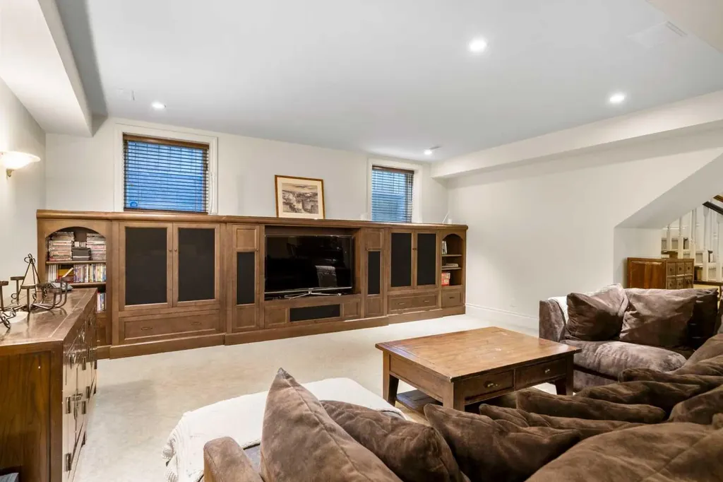 2905 Carleton Street SW Calgary AB T2T 3L1