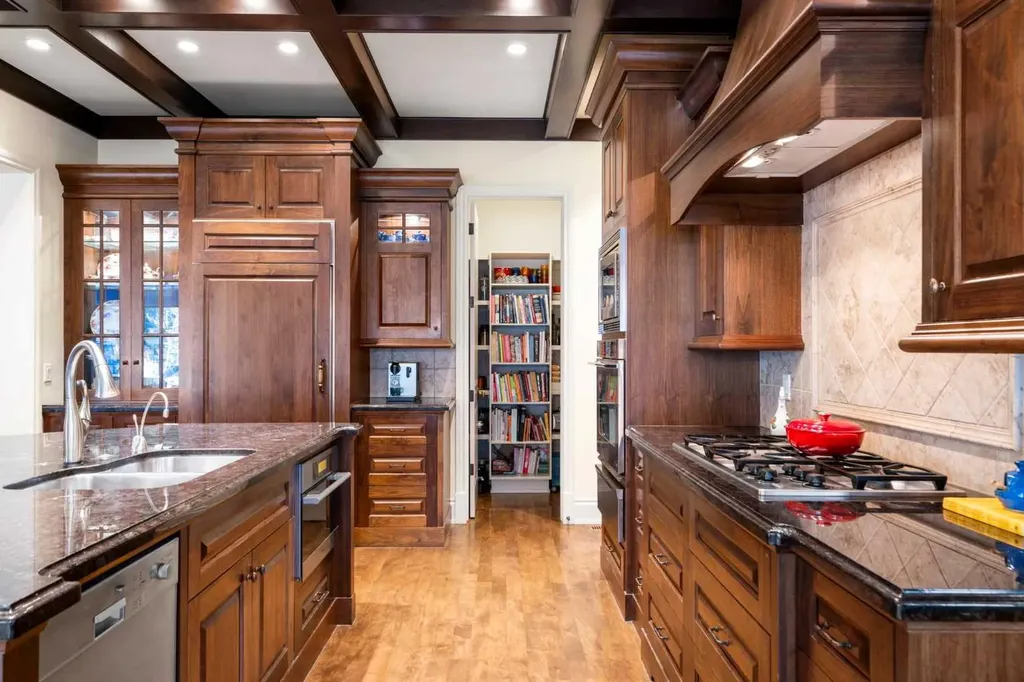 2905 Carleton Street SW Calgary AB T2T 3L1