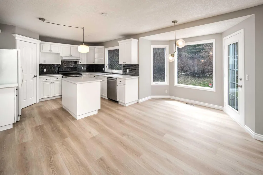 79 Hamptons Heights NW Calgary AB T3A 5W1