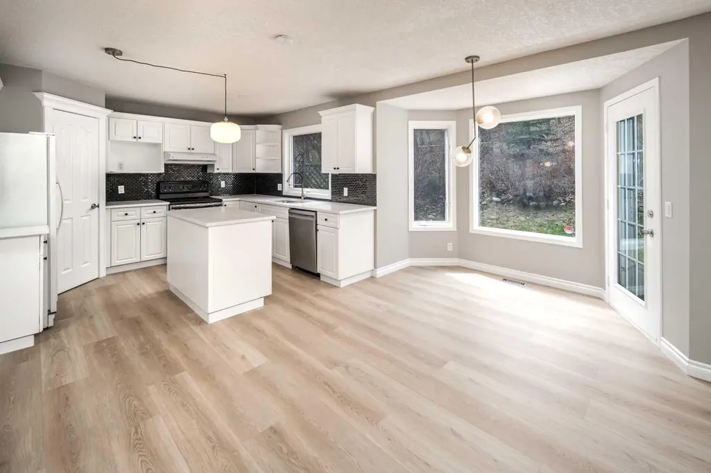 79 Hamptons Heights NW Calgary AB T3A 5W1