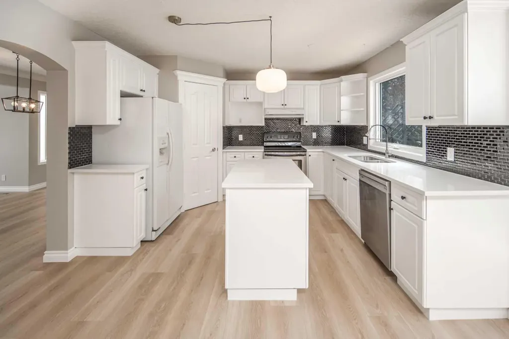 79 Hamptons Heights NW Calgary AB T3A 5W1