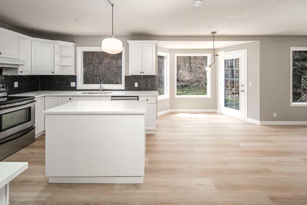 79 Hamptons Heights NW Calgary AB T3A 5W1