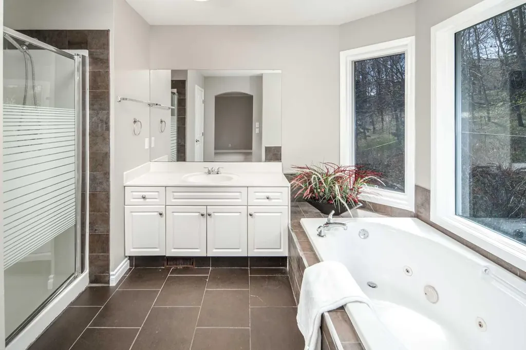 79 Hamptons Heights NW Calgary AB T3A 5W1
