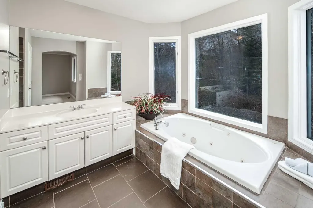 79 Hamptons Heights NW Calgary AB T3A 5W1