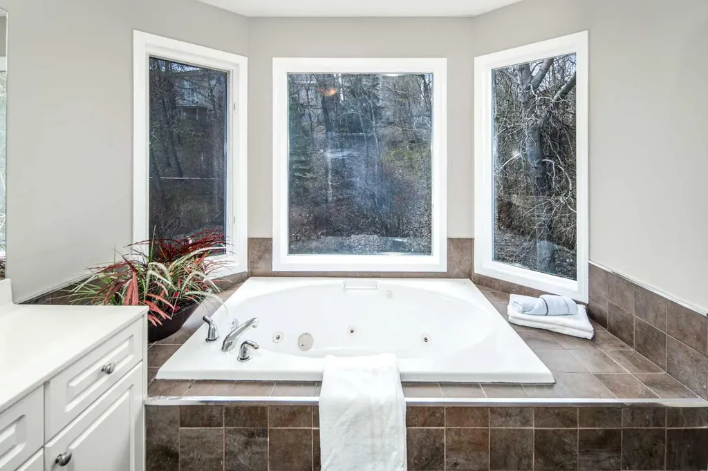79 Hamptons Heights NW Calgary AB T3A 5W1