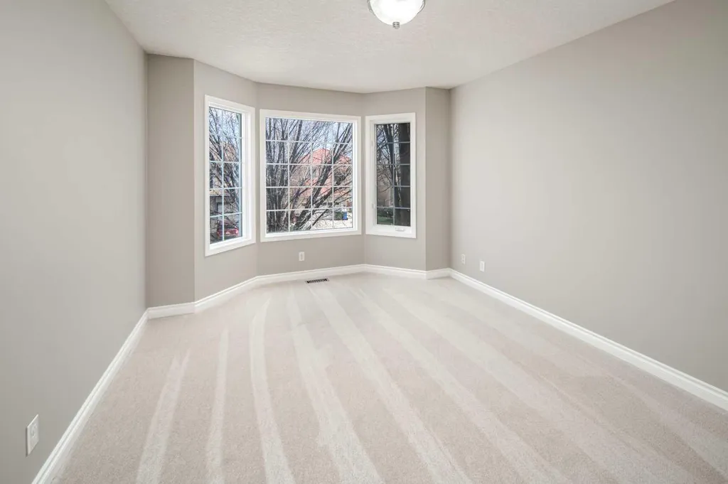 79 Hamptons Heights NW Calgary AB T3A 5W1