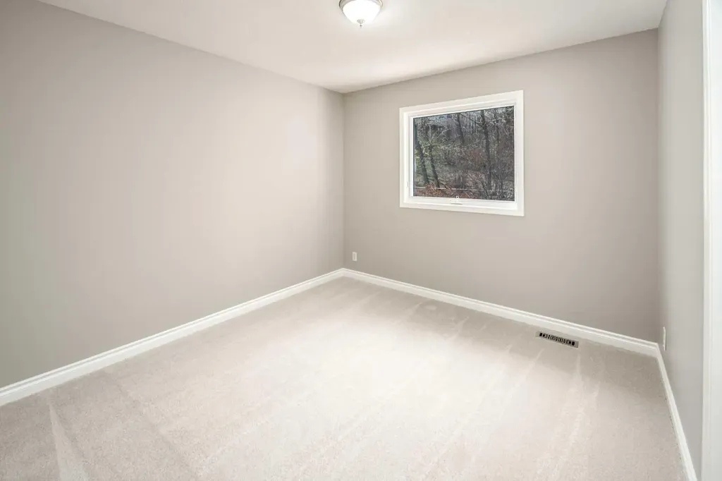 79 Hamptons Heights NW Calgary AB T3A 5W1