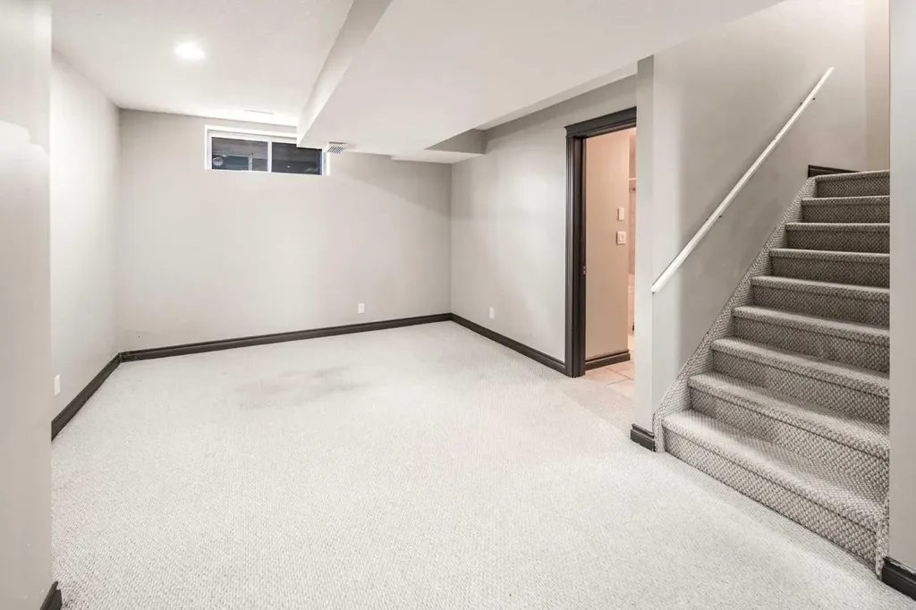 79 Hamptons Heights NW Calgary AB T3A 5W1