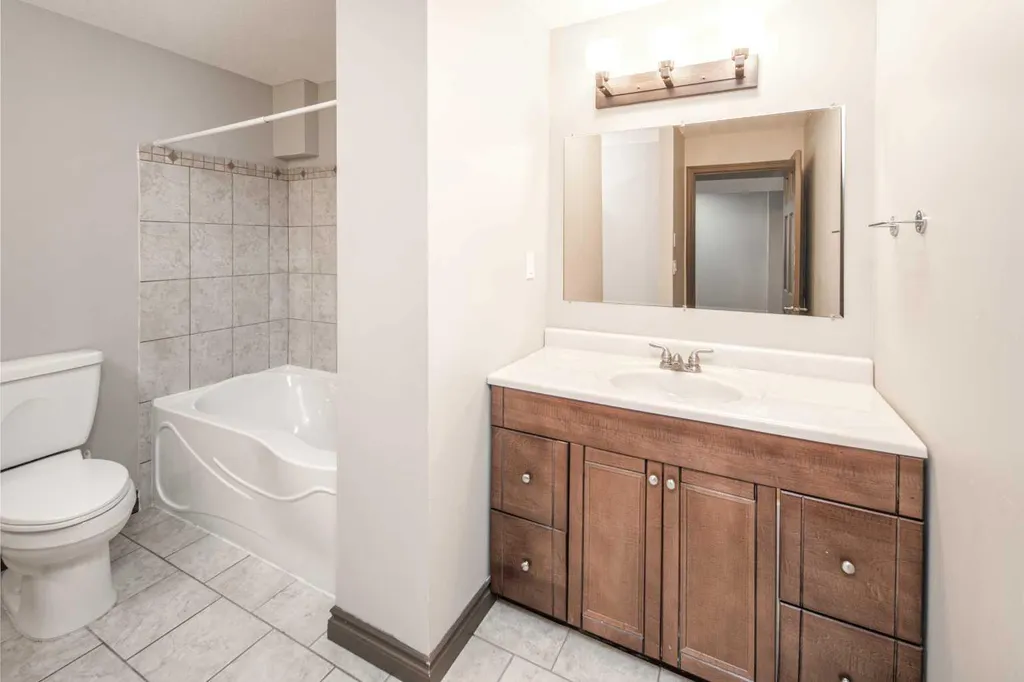 79 Hamptons Heights NW Calgary AB T3A 5W1