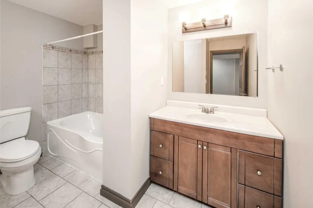 79 Hamptons Heights NW Calgary AB T3A 5W1