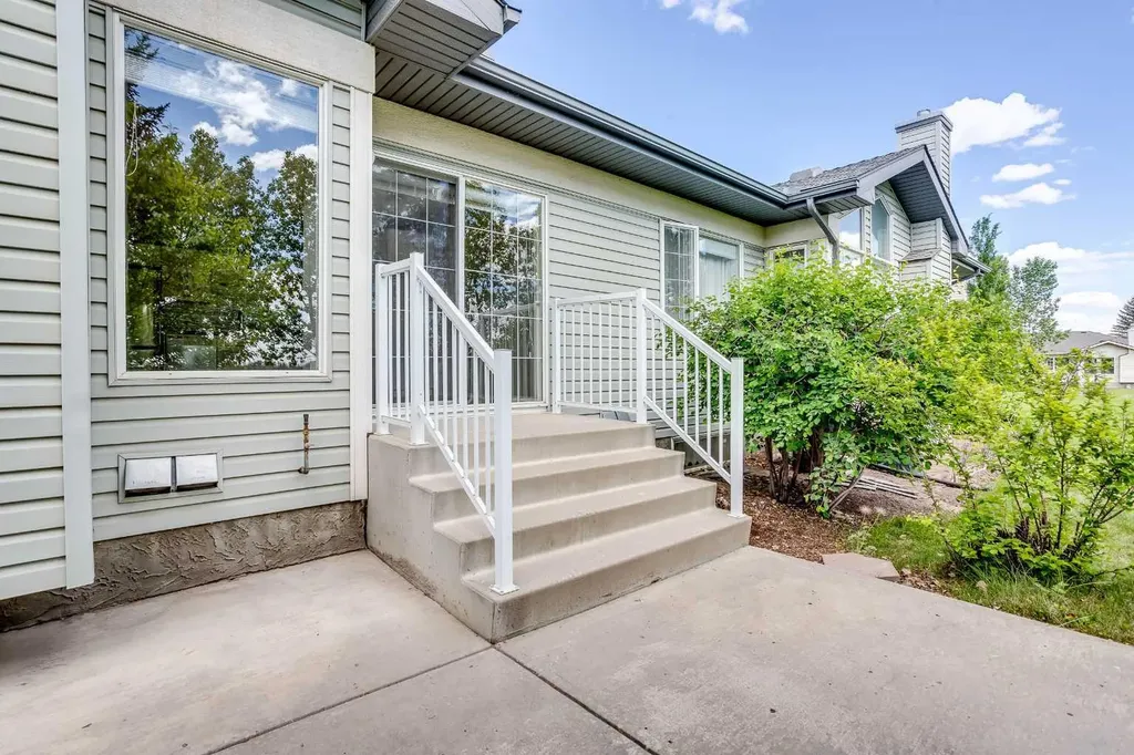 537 Epiphany Bay Rural Rocky View County AB T1X1G6