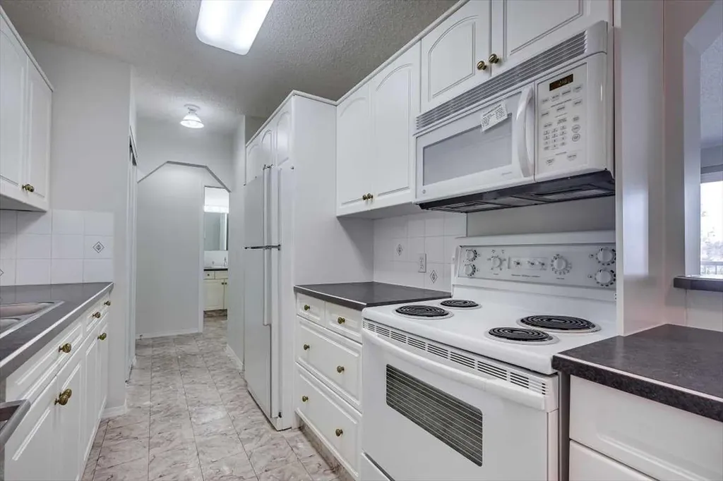 5330 47 Avenue Red Deer AB T4N 3R2