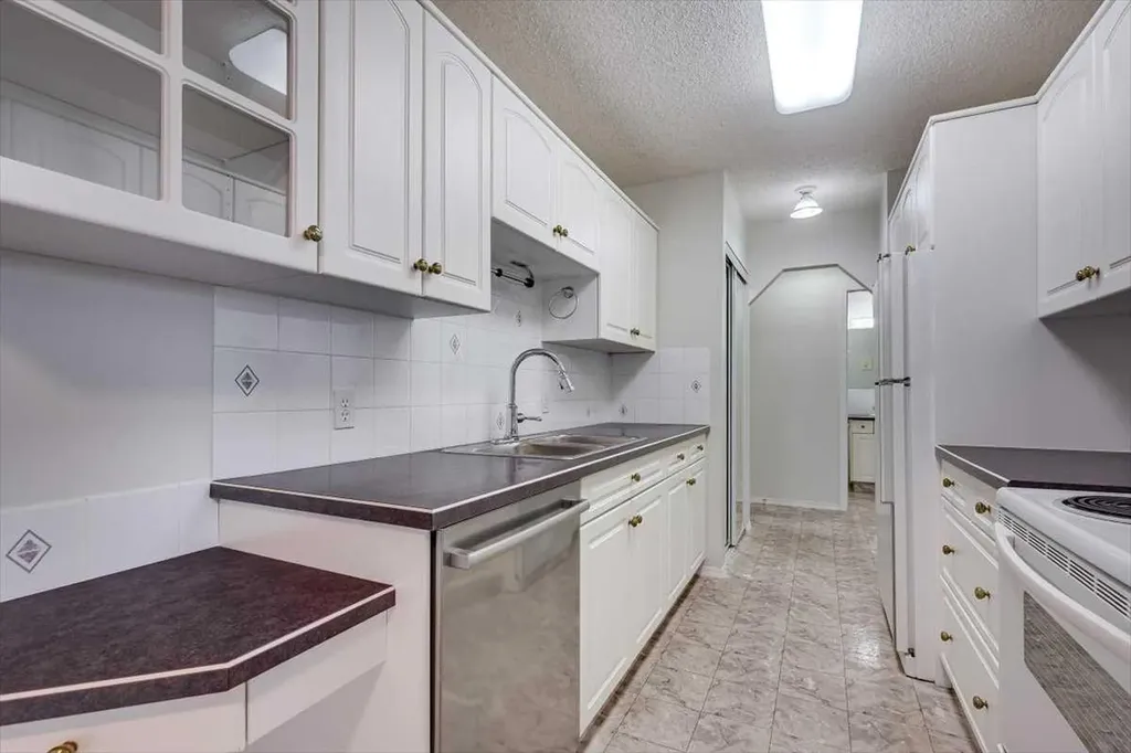 5330 47 Avenue Red Deer AB T4N 3R2