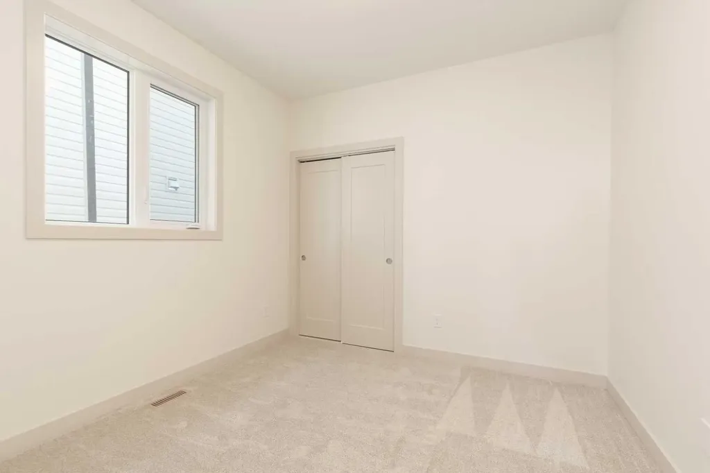 566 Malahat Green W Lethbridge AB T1J 5H1