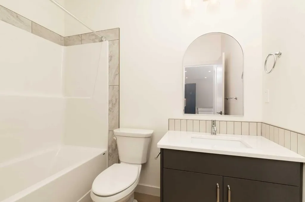 566 Malahat Green W Lethbridge AB T1J 5H1