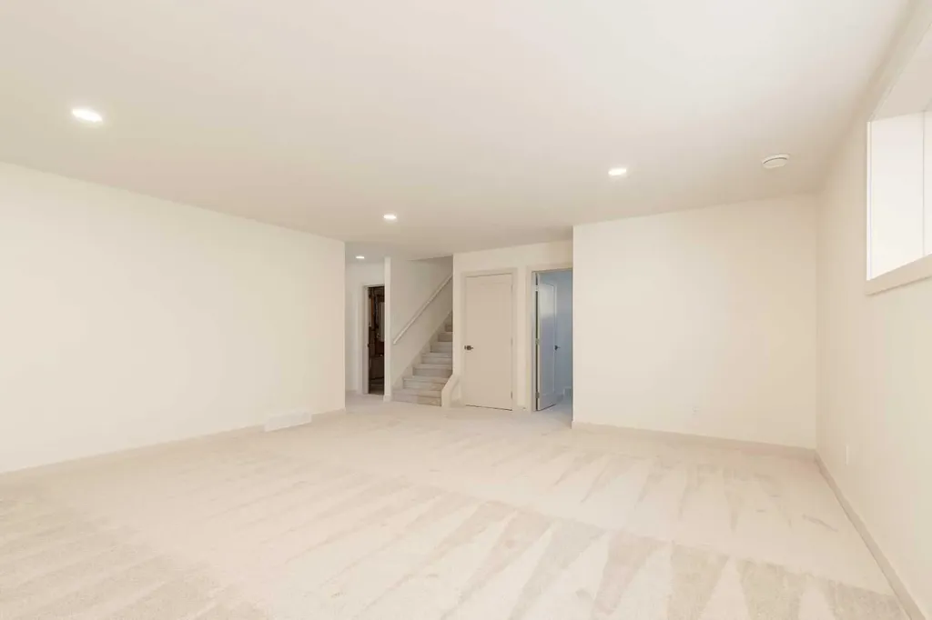 566 Malahat Green W Lethbridge AB T1J 5H1