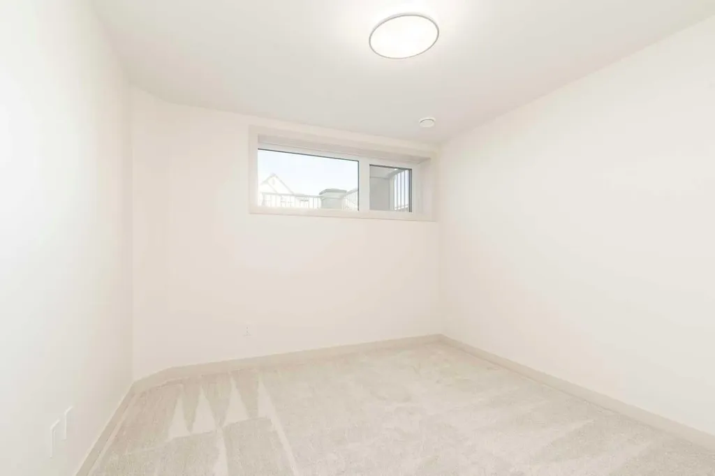 566 Malahat Green W Lethbridge AB T1J 5H1