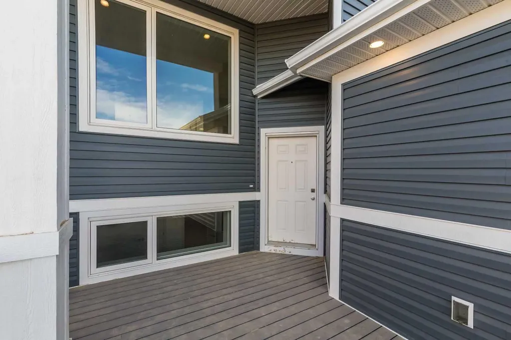 566 Malahat Green W Lethbridge AB T1J 5H1
