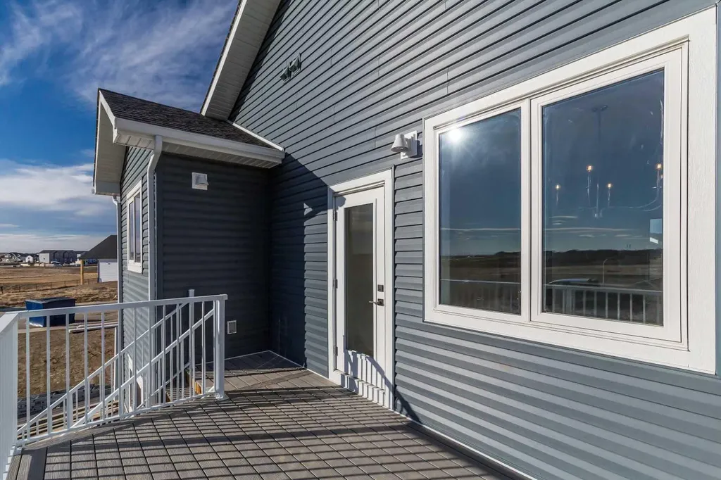 566 Malahat Green W Lethbridge AB T1J 5H1