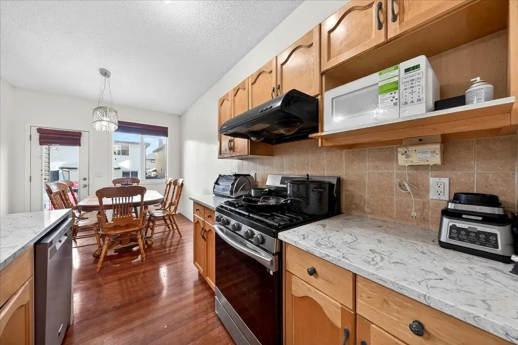 34 Saddlecrest Crescent NE Calgary AB t3j0c6